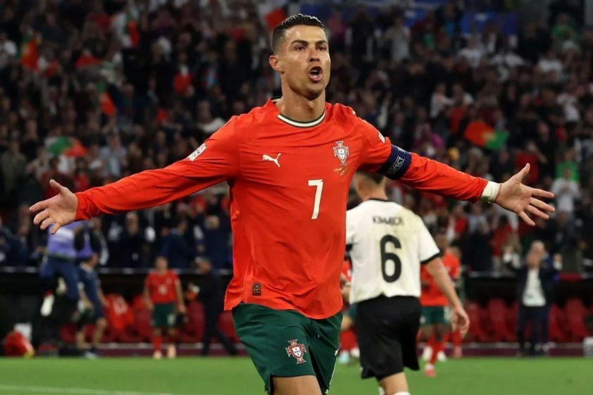 Cristiano Ronaldo ghi bàn thắng quyết định giúp Bồ Đào Nha đánh bại Đức ở vòng bán kết Nations League (Ảnh: The Mirror).