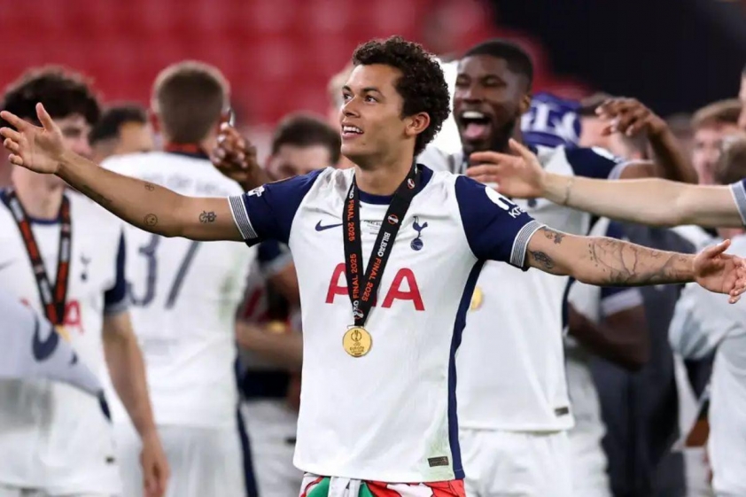 Cầu thủ 23 tuổi ghi bàn thắng duy nhất giúp Spurs chiến thắng Man United.