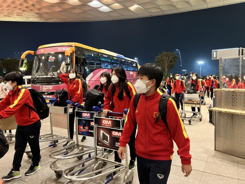 Trực tiếp: Lễ đón đội tuyển Việt Nam về nước 110138