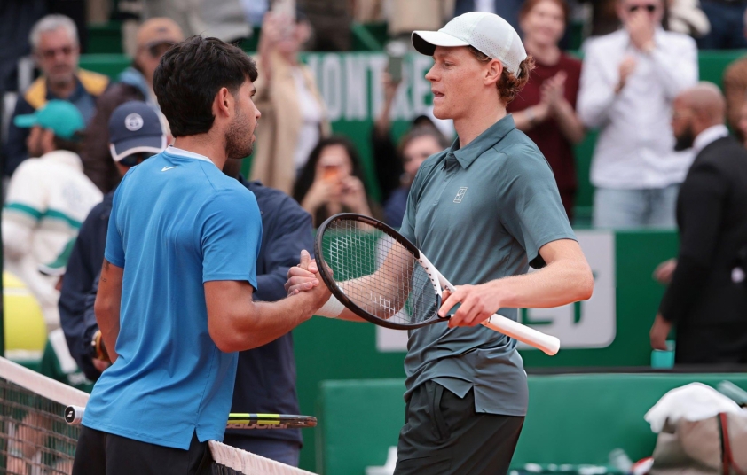 Sinner không 'đua đòi' với Alcaraz và Djokovic, vì đâu đến nỗi?-826145