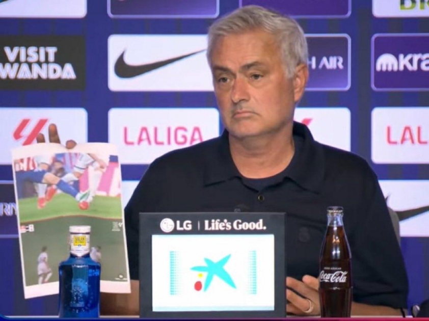 Mourinho mang “bằng chứng thẻ đỏ” vào họp báo, nói thẳng điều bất thường ở derby Madrid