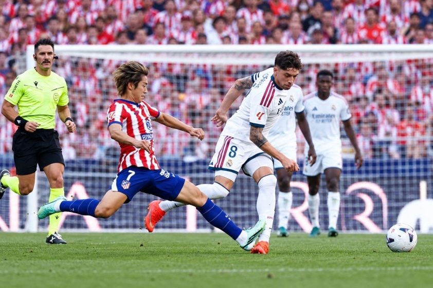 Danh thủ Real Madrid bất ngờ dành lời khen ngợi đại kình địch Barcelona